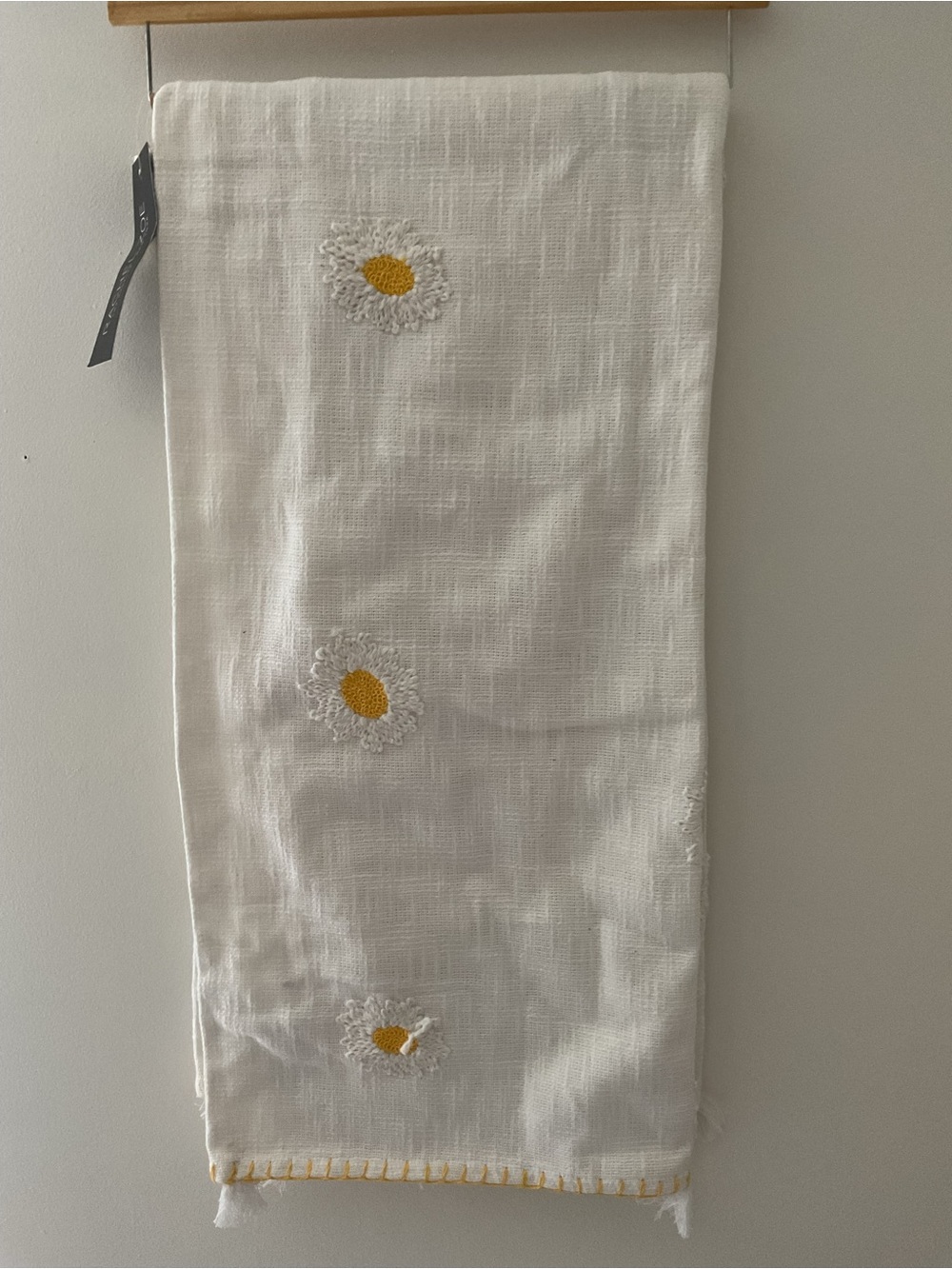Rachel Zoe White Cotton Throw Blanket with Yellow-Centered Daisy Embroidery New - Picture 3 of 7
